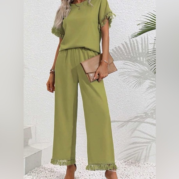 Cute, classy & a little sassy Lune Top and Pants - Picture 1 of 6